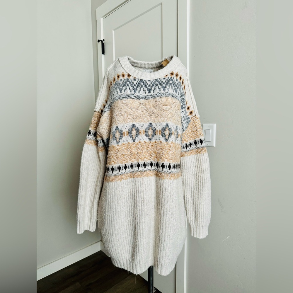 American Eagle Outfitters Cream and Gray Sweater